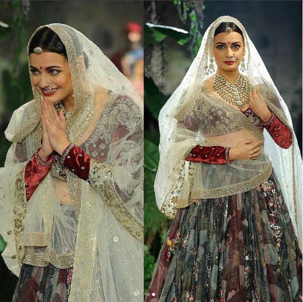 Dia Mirza Looks Splendid As A ROYAL BRIDE At The Anju Modi Show At ICW 2017!